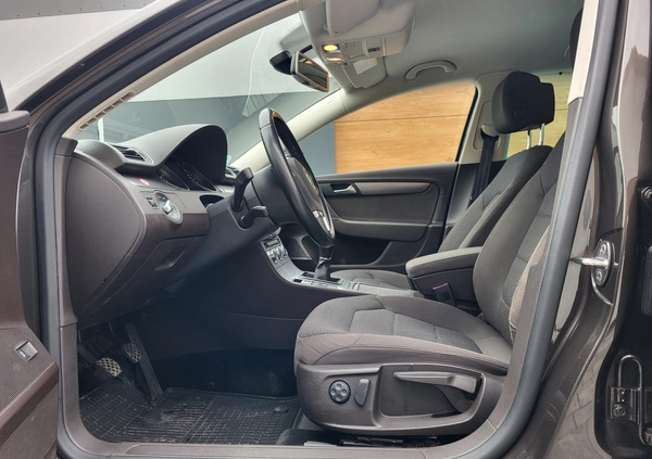 Volkswagen Passat cena 36900 przebieg: 141000, rok produkcji 2013 z Inowrocław małe 211